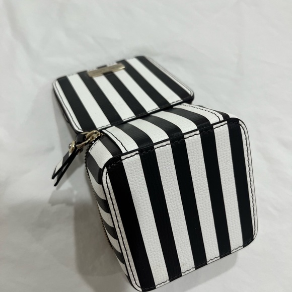 Henri Bendel Centennial Stripe Jewelry case - Picture 5 of 6